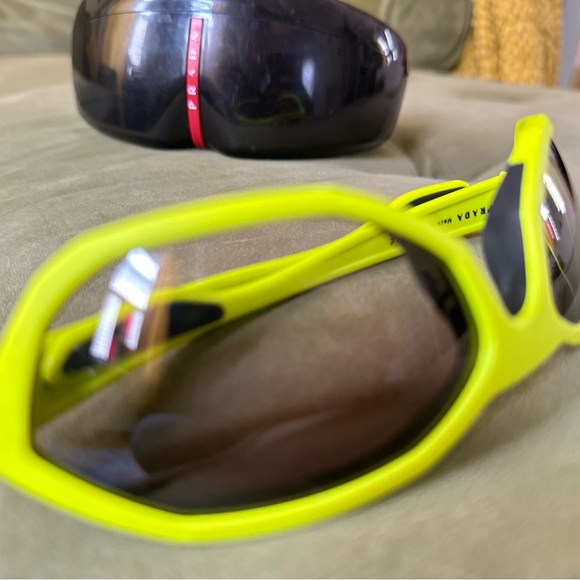 🛍️😎PRADA Sport Sunglasses 😎🛍️ - Picture 6 of 8